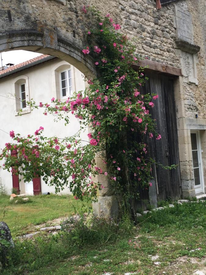 مبيت وإفطار Geville La Grange Aux Dames المظهر الخارجي الصورة